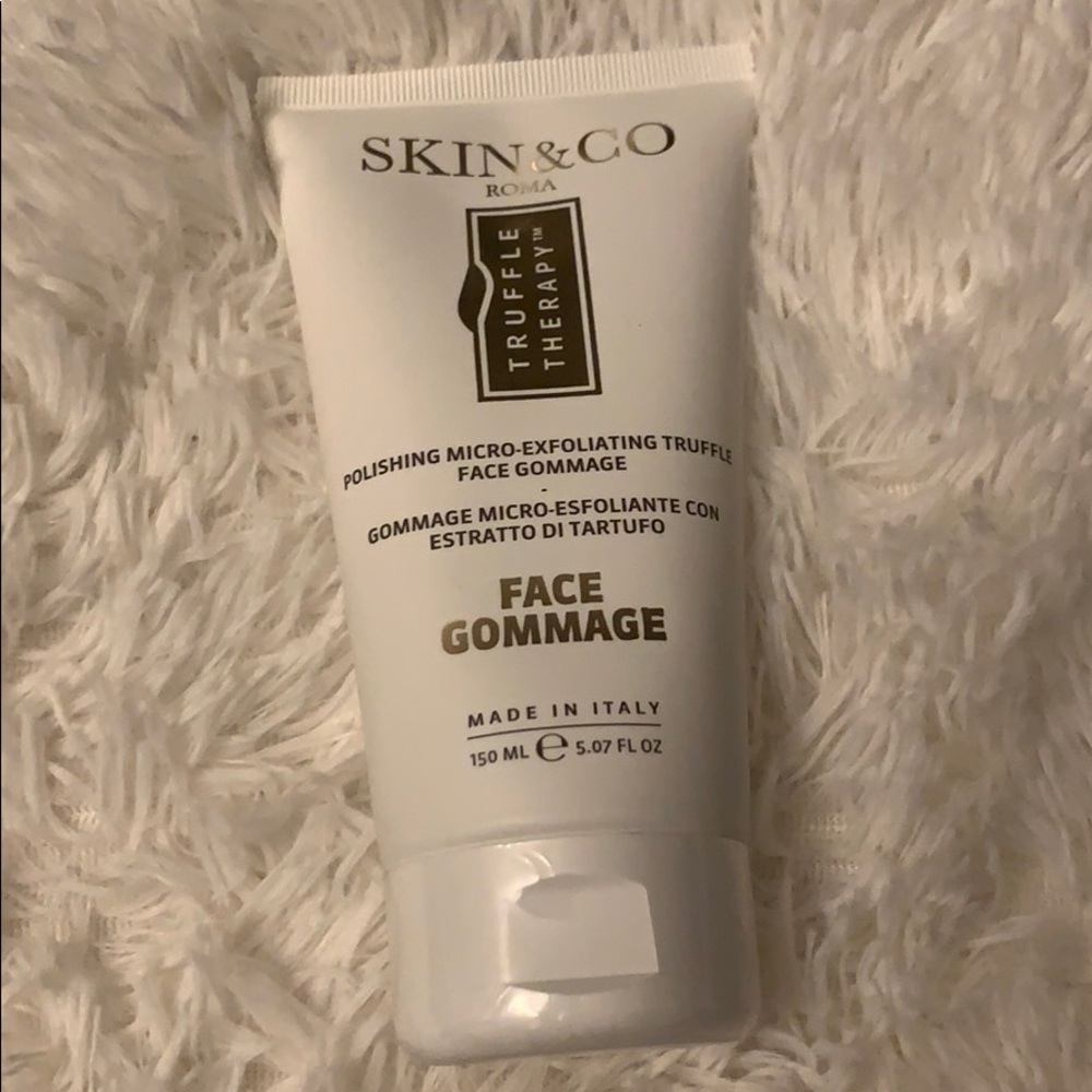 Skin & Co Exfoliating Cleanser